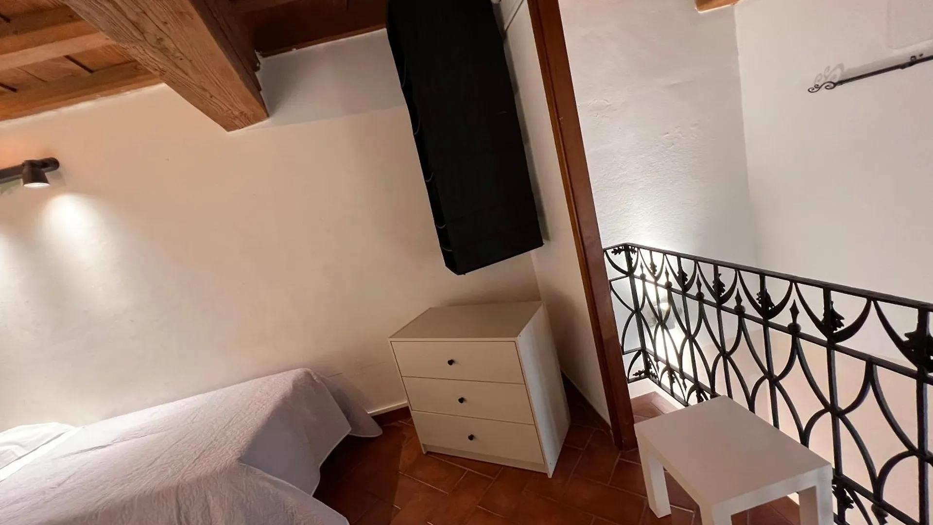 Coach 67 Apartment Florence